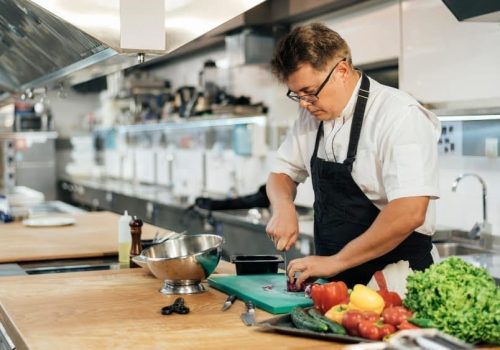 Mejores prácticas para administrar una cocina de alta demanda en tu negocio de hostelería