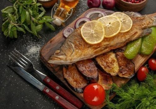 Prepara un pescado delicioso.